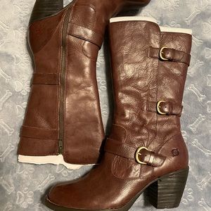 Born Maleri calf boots, Size 40 / 8.5, color is Tuscany / brown.